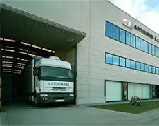 Expansión Internacional y Creación de una Red Global de Distribuidores